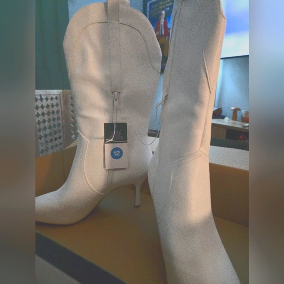 wild fable Shoes - Wild Fable White "Bryce" Boots (Size 12) Brand NIB